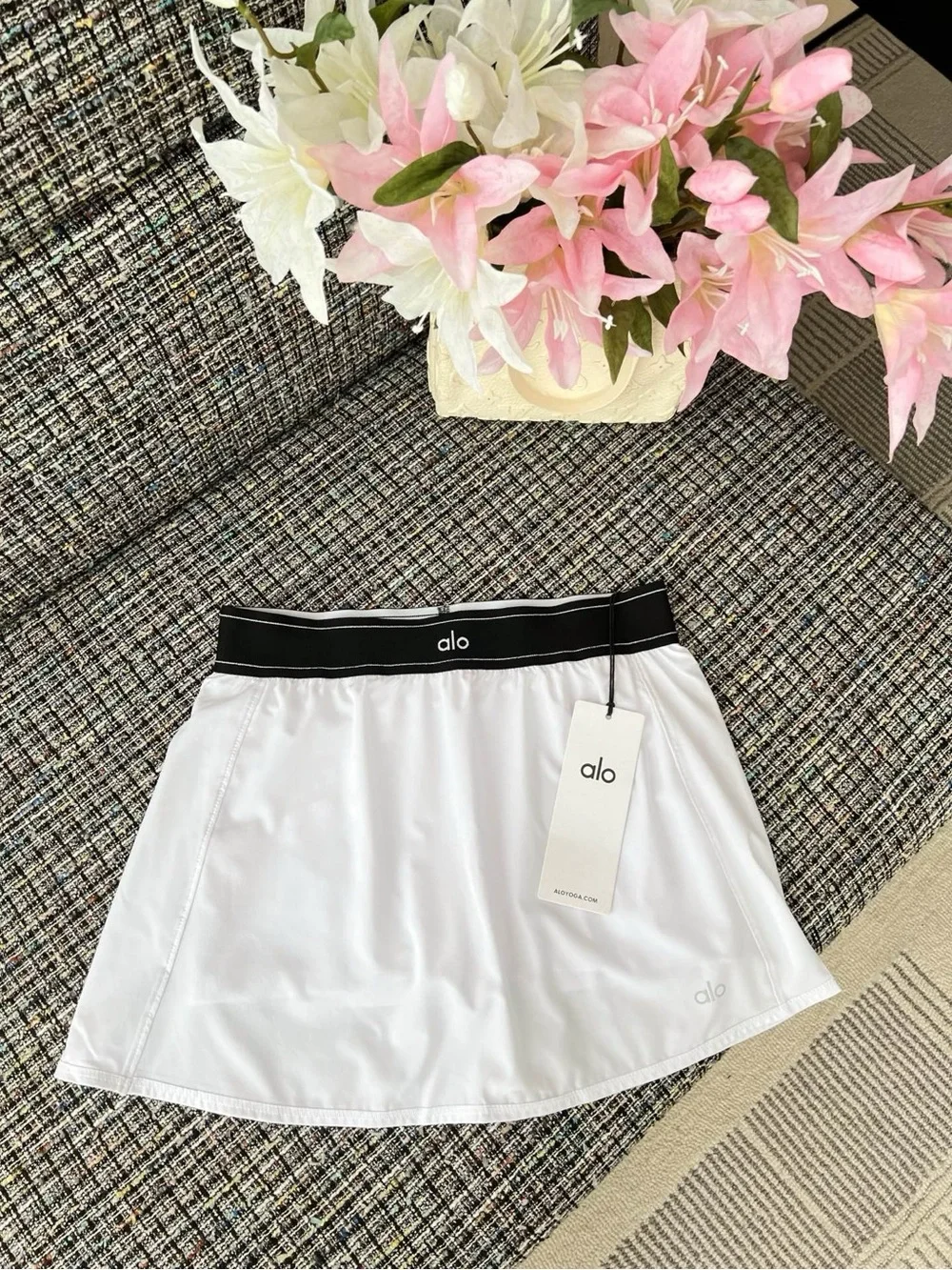 ALO Yoga White Midi Skirt with Black Elastic Waistband